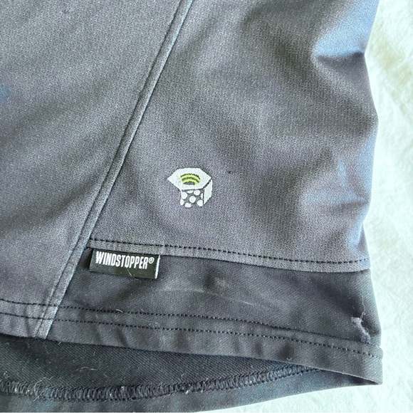 Mountain Hardware Windstopper Quarter Zip, size small - Picture 8 of 9